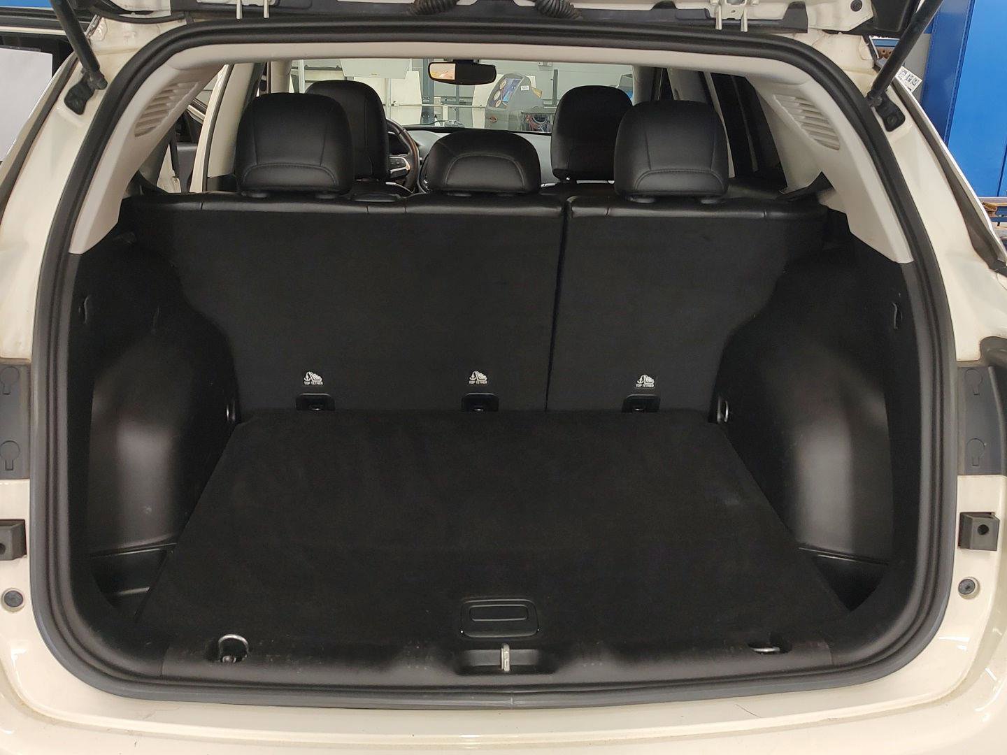 Used 2018 Jeep Compass Latitude w/ Popular Equipment Group AWD/4WD image 19