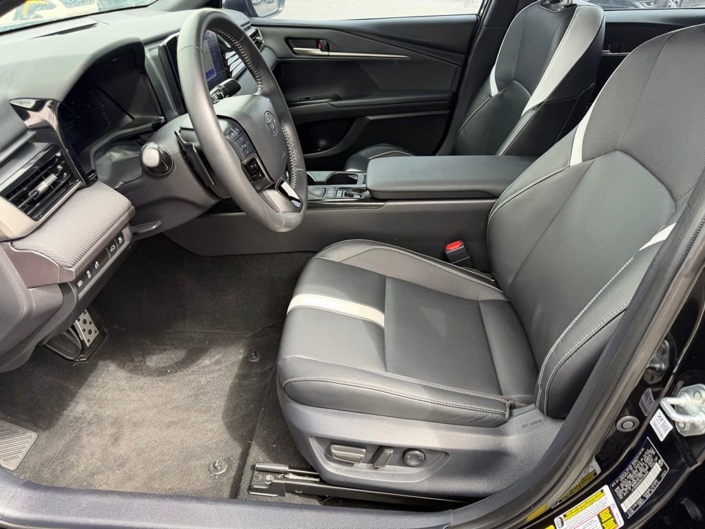 Used 2025 Toyota Camry SE image 23