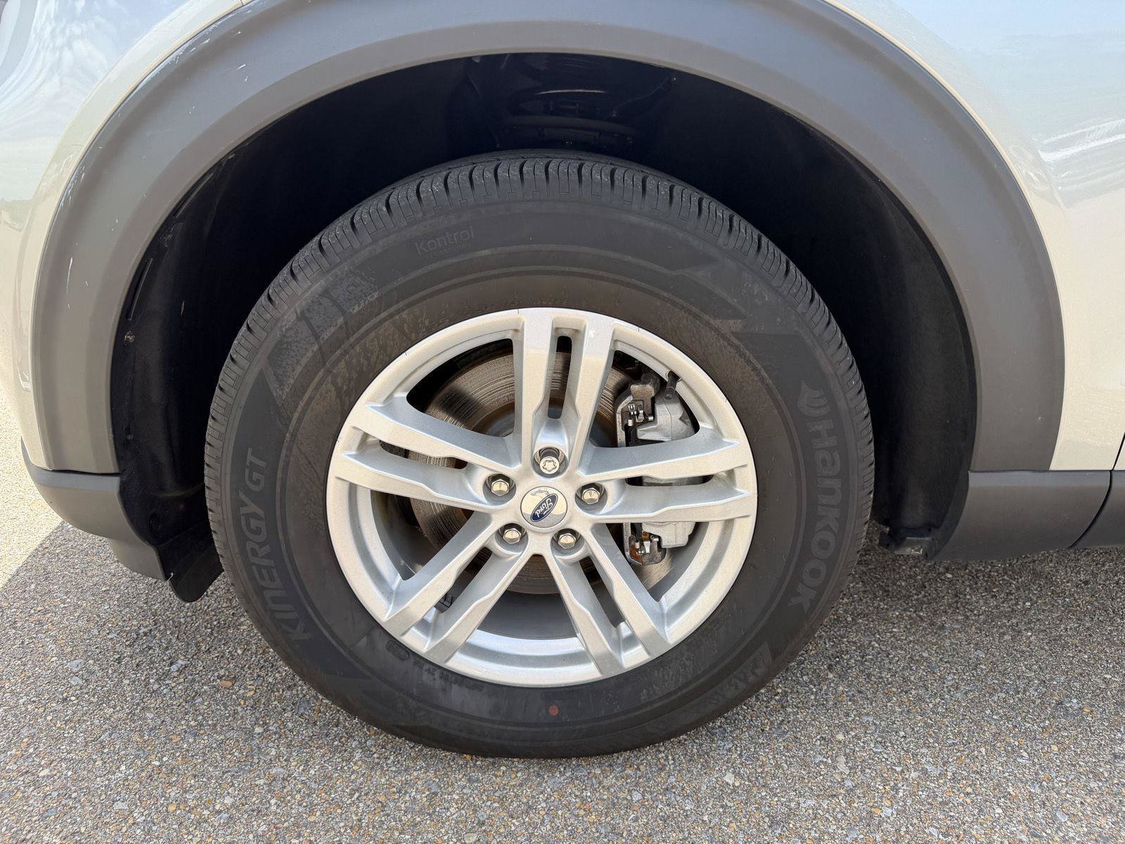 Used 2023 Ford Explorer XLT AWD/4WD image 25