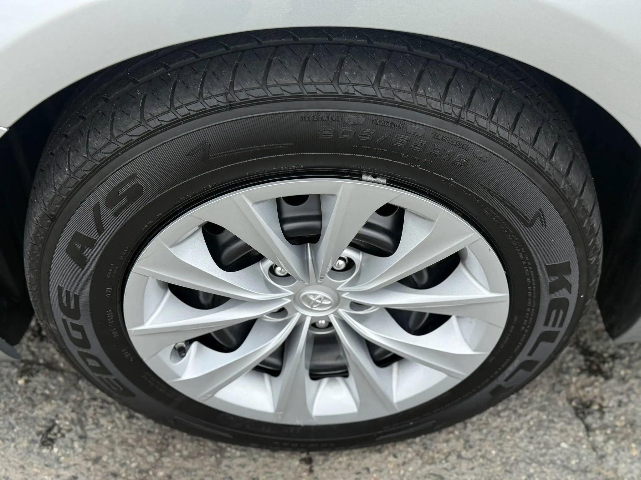 Used 2016 Toyota Camry LE FWD image 34