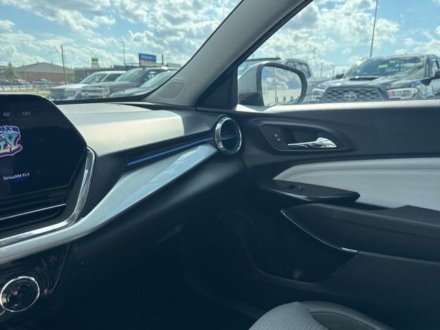 Used 2025 Chevrolet Trax LT image 18