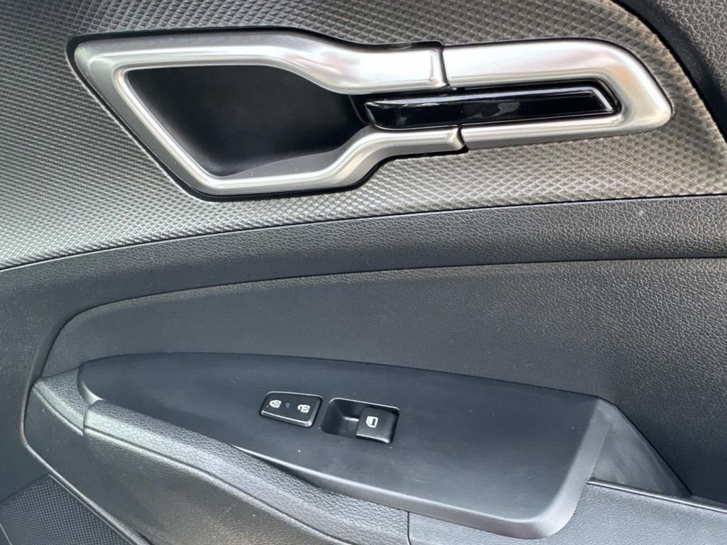 Used 2024 Kia Sportage LX image 14