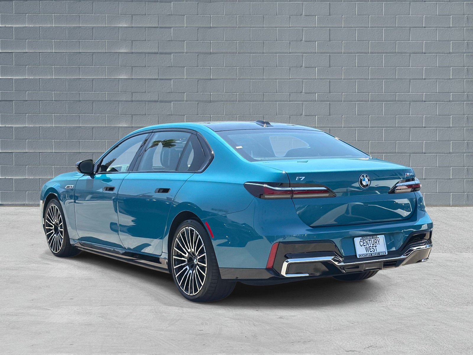 Used 2025 BMW i7 M70 AWD/4WD image 3