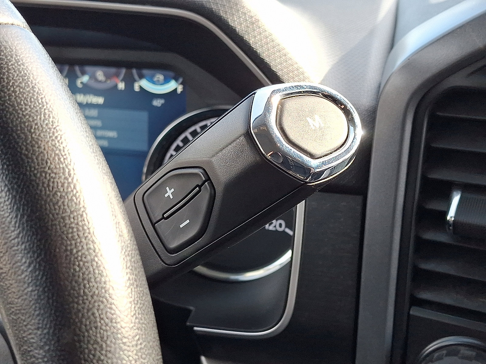 Certified 2022 Ford F150 XLT w/ Equipment Group 302A High image 17