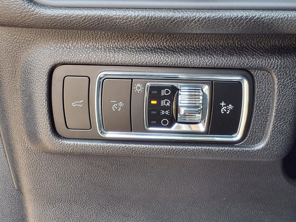 Used 2024 Lincoln Corsair Premiere w/ Equipment Group 101A image 17