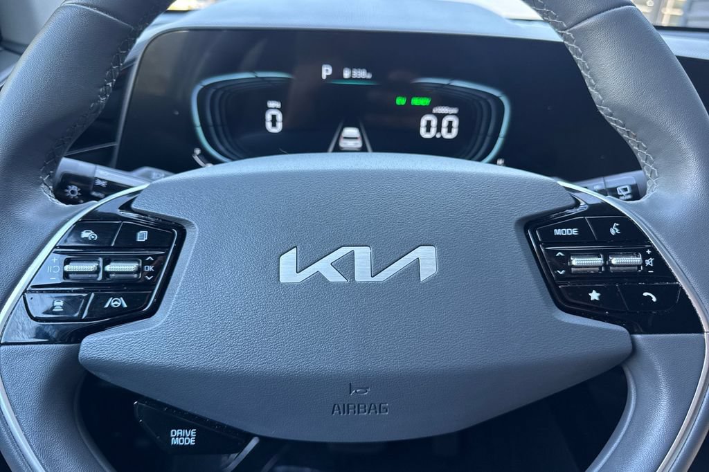 Used 2025 Kia Niro EX FWD image 24