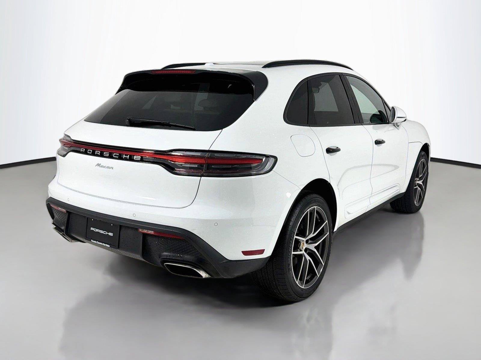 Used 2023 Porsche Macan AWD/4WD image 28