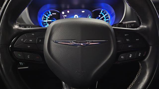 Used 2022 Chrysler Pacifica Touring-L w/ S Appearance Package FWD image 16