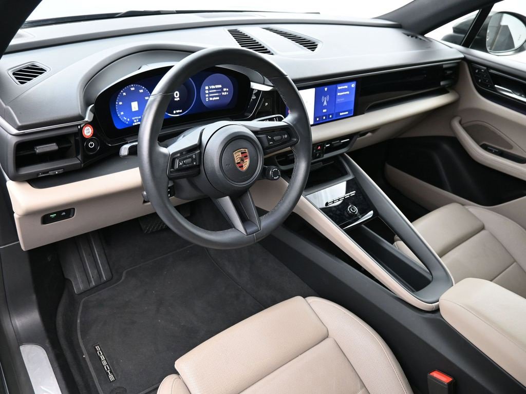 Used 2025 Porsche Macan Electric image 4