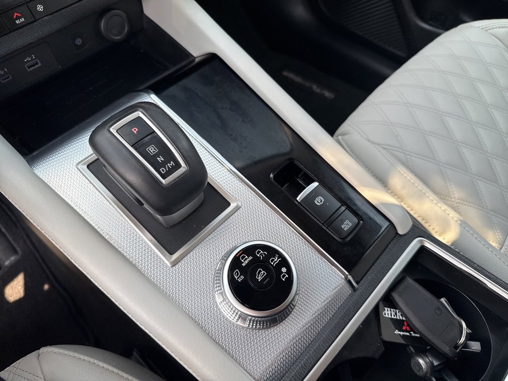 Used 2024 Mitsubishi Outlander SEL image 30