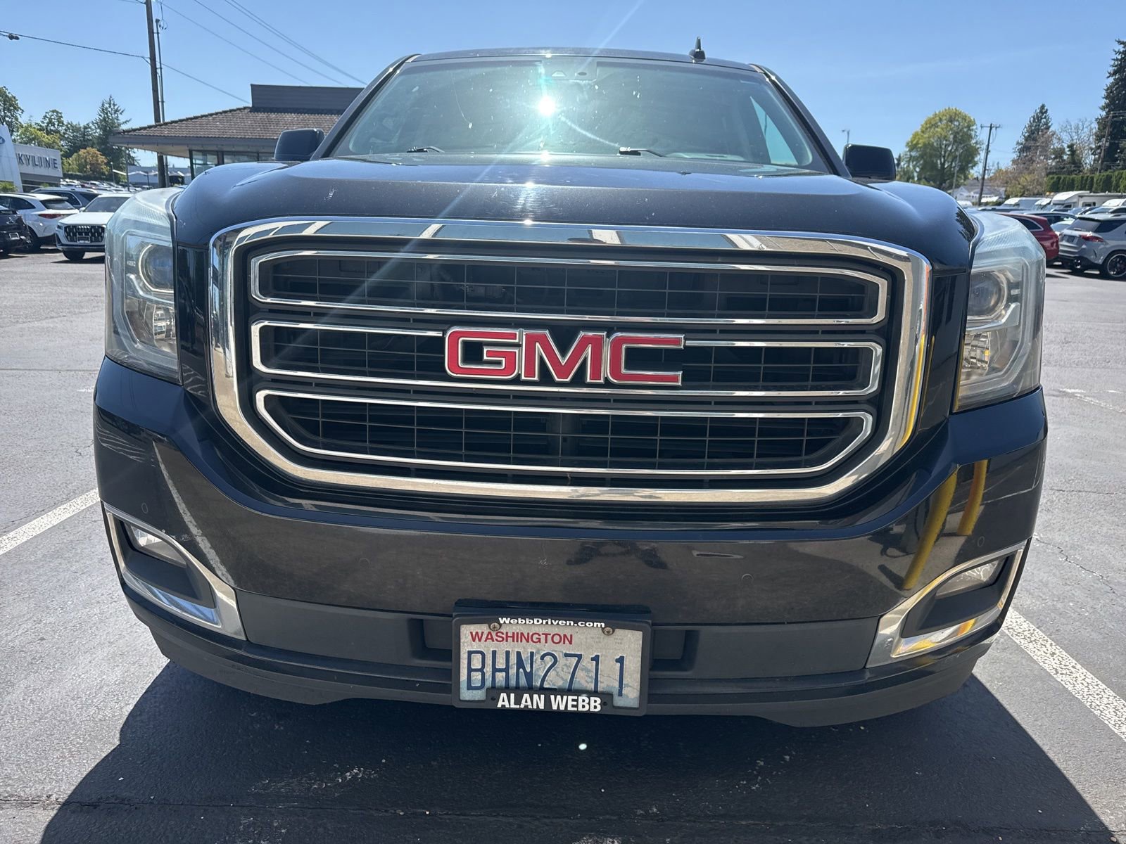 Used 2017 GMC Yukon SLT AWD/4WD image 2