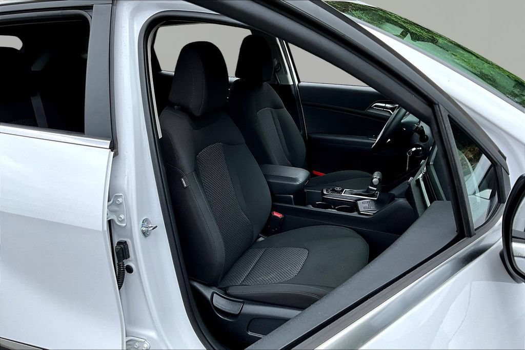 Used 2025 Kia Sportage LX FWD image 27