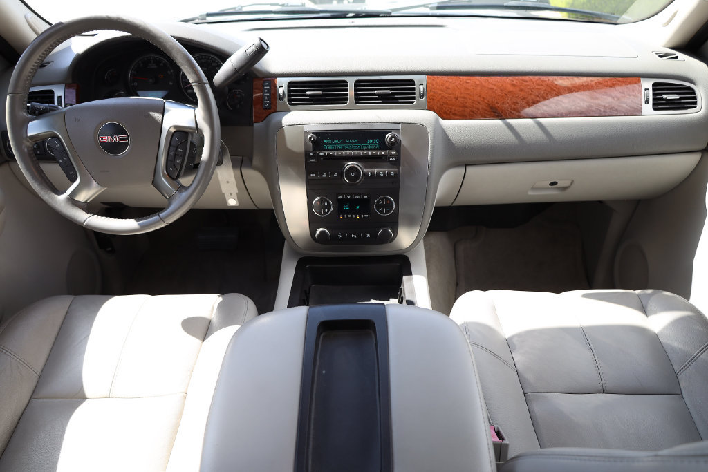 Used 2007 GMC Yukon SLT w/ SLT Preferred Equipment Group AWD/4WD image 19