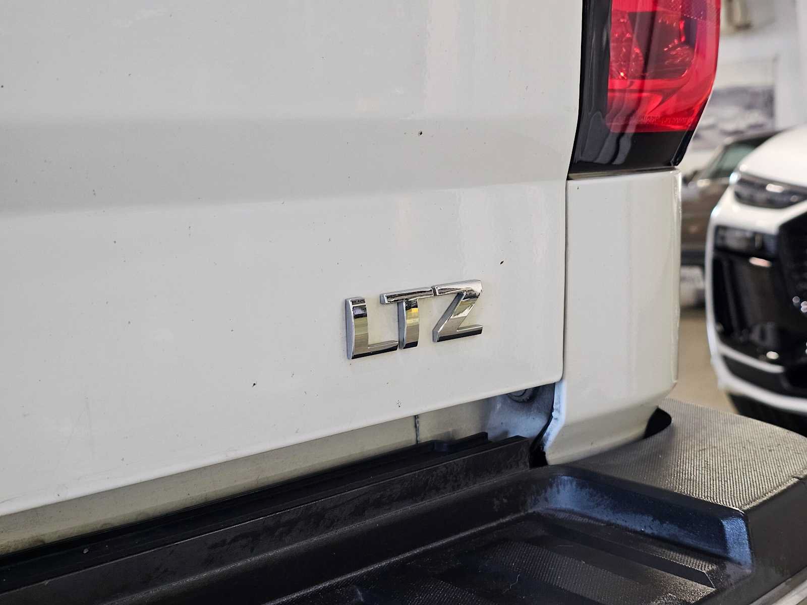 Used 2015 Chevrolet Silverado 3500 LTZ AWD/4WD image 15