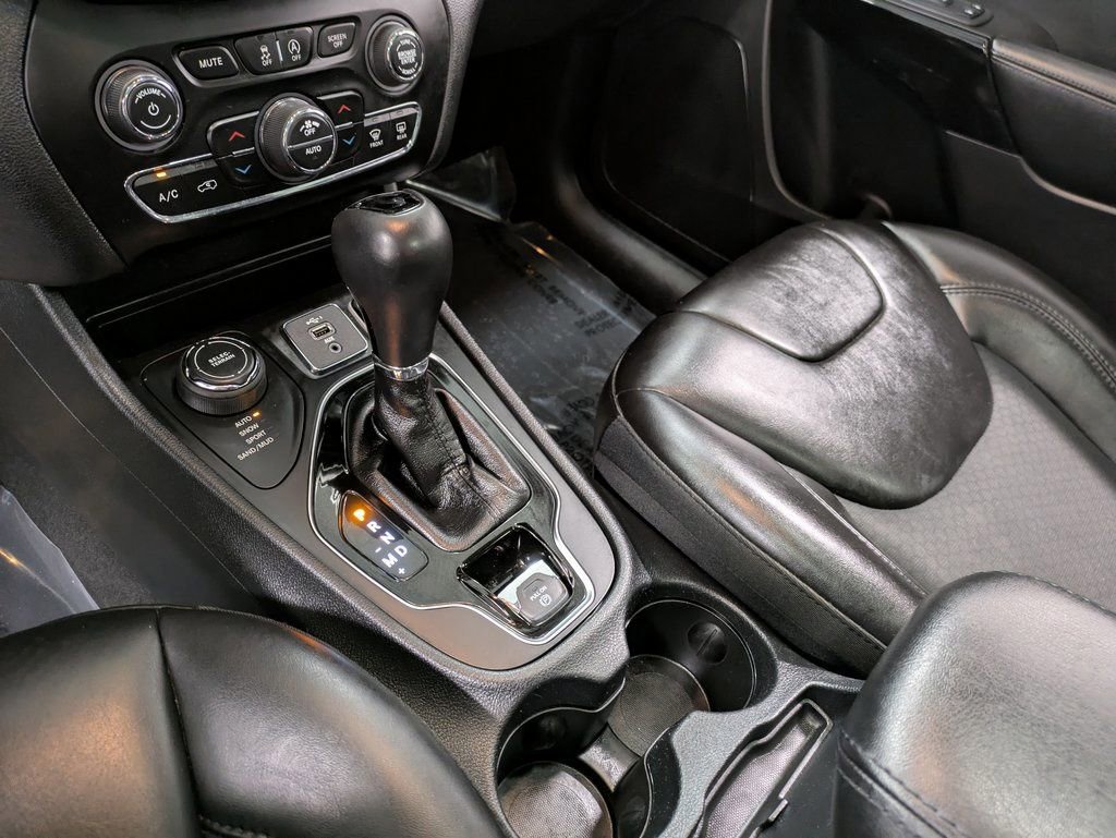 Used 2019 Jeep Cherokee Latitude Plus image 15