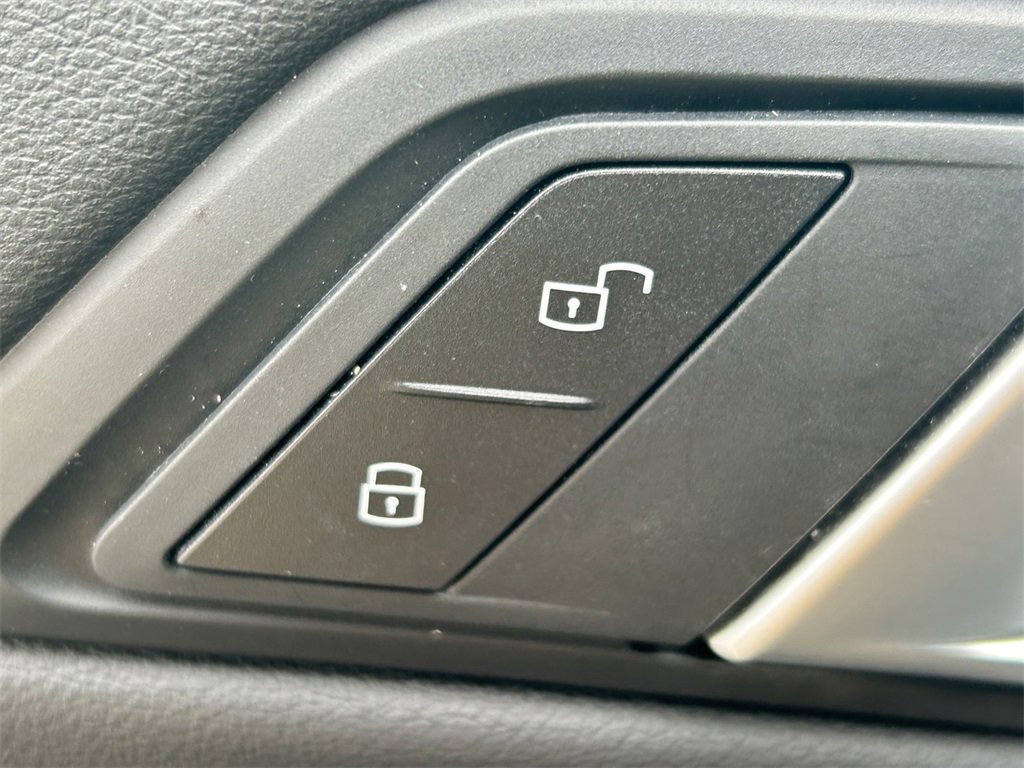 Used 2025 BMW 330i Sedan image 25