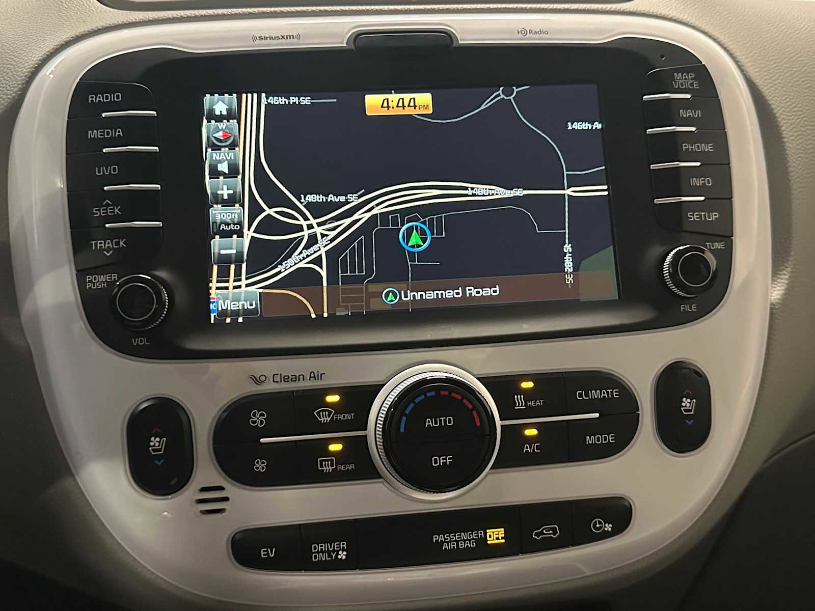 Used 2016 Kia Soul EV + image 14