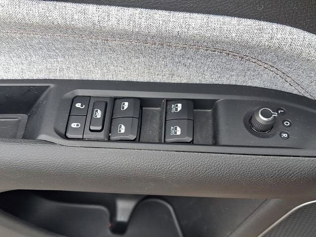 Used 2023 Jeep Compass Latitude image 25