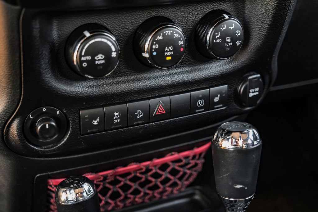 Used 2017 Jeep Wrangler Unlimited Rubicon image 24