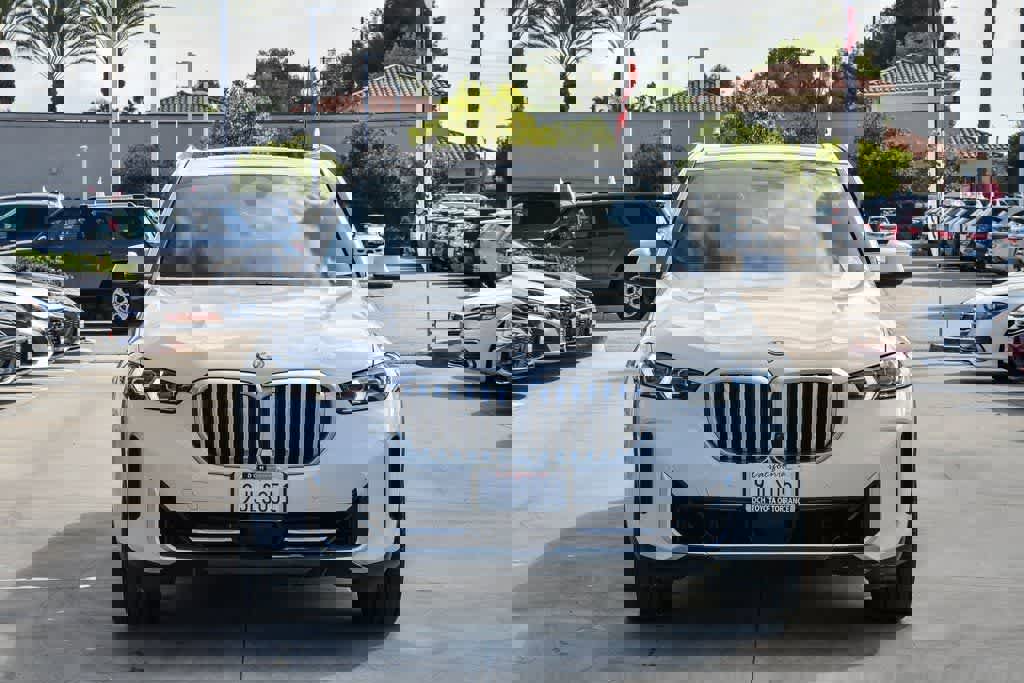 Used 2024 BMW X5 xDrive50e image 2