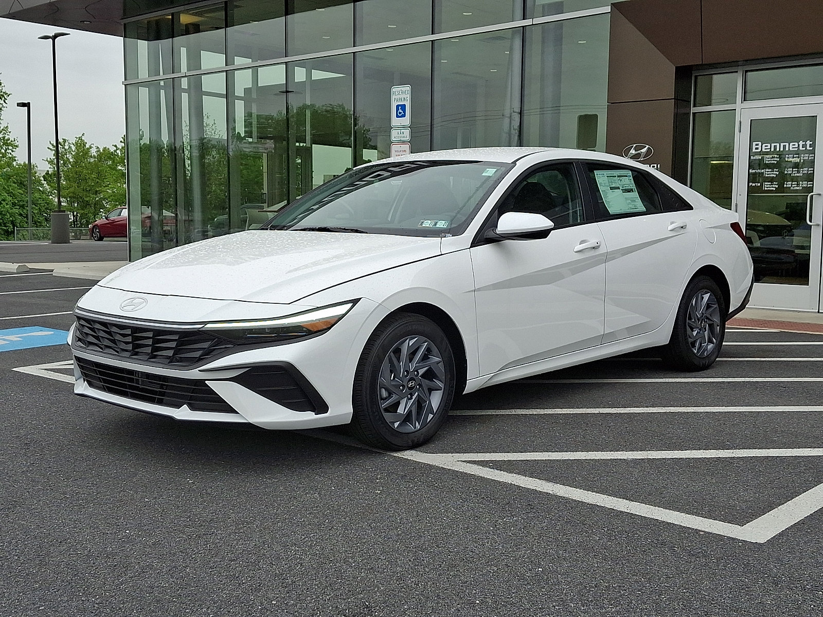 New 2026 Hyundai Elantra Hybrid FWD image 2