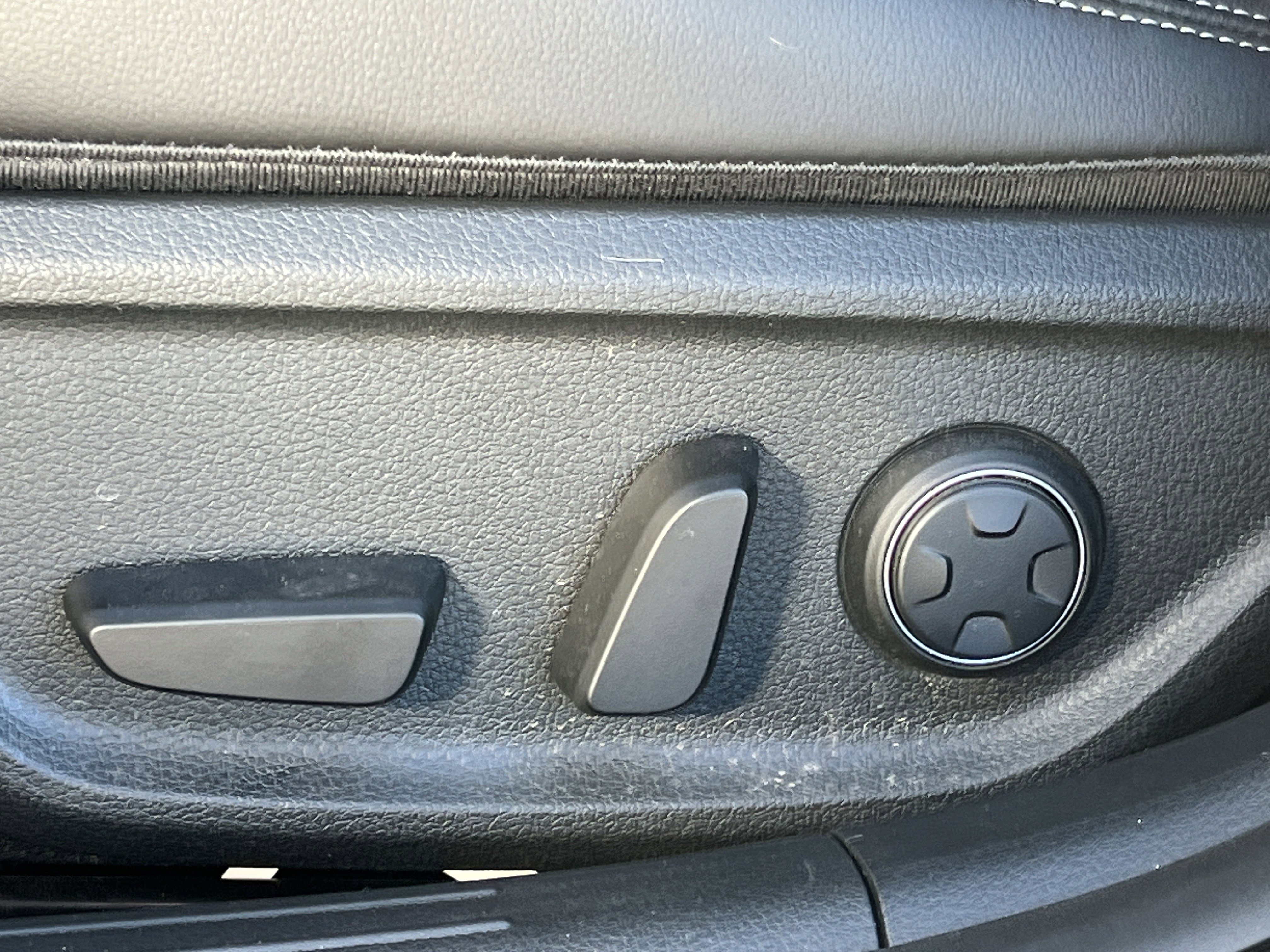 Used 2026 Genesis G70 2.5T image 16