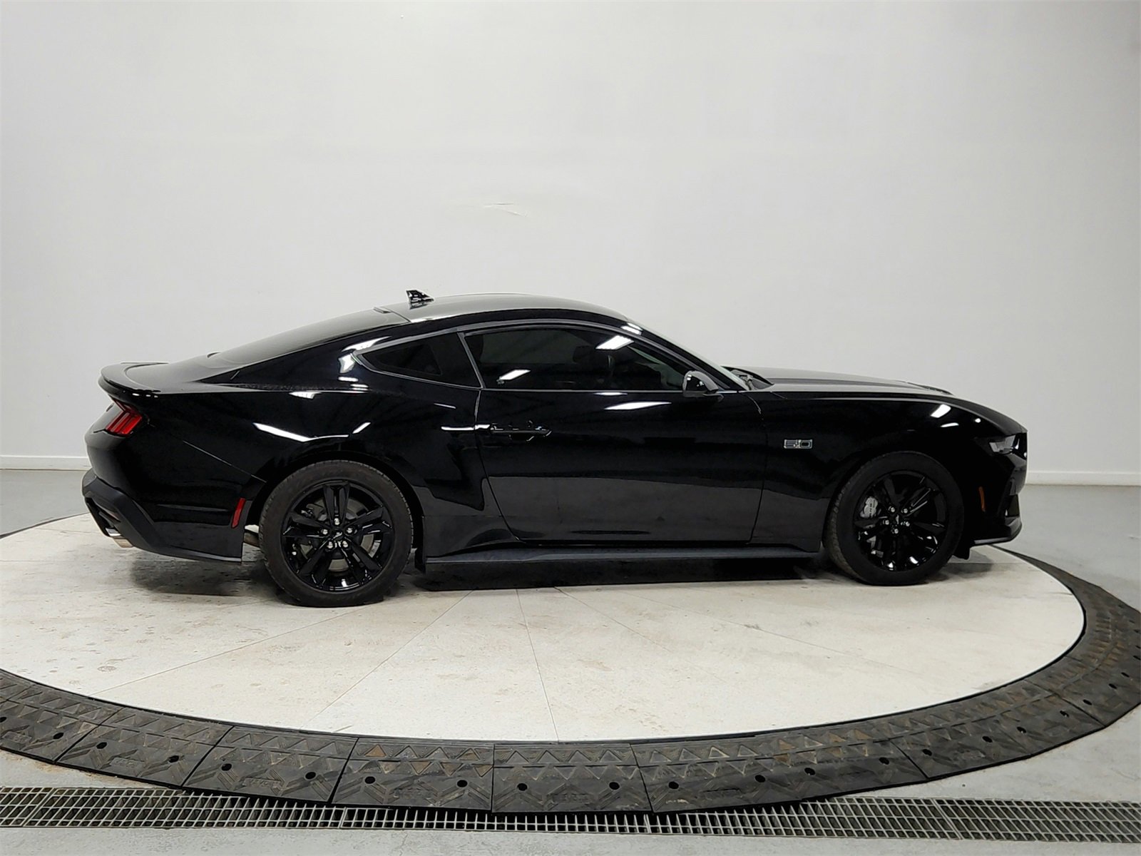 Used 2024 Ford Mustang GT image 8