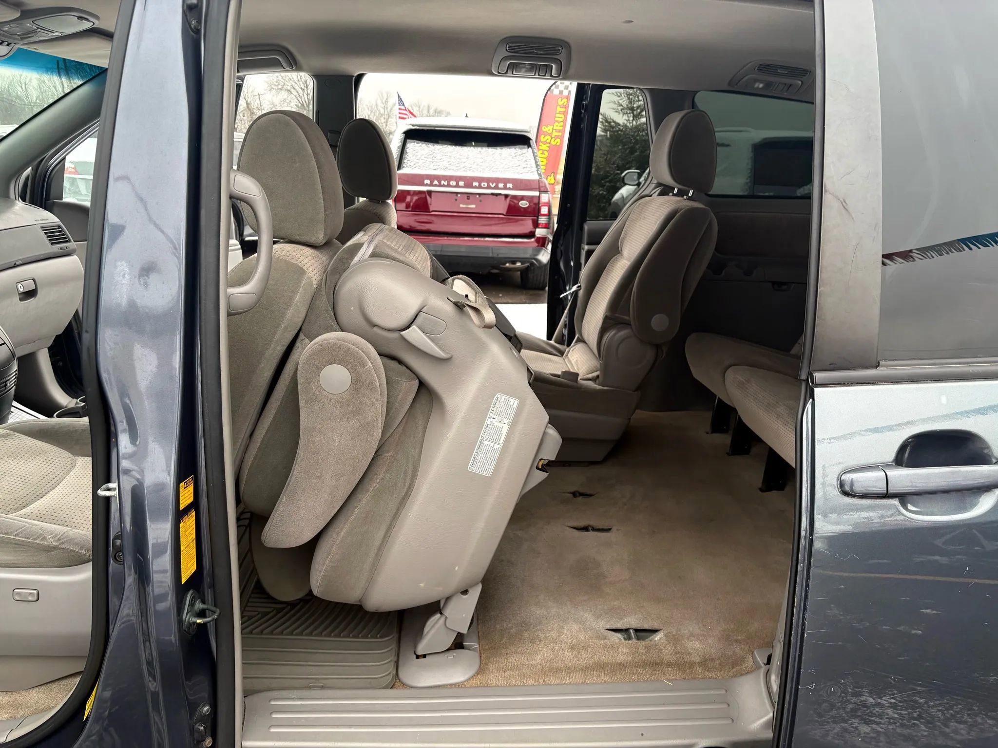 Used 2010 Toyota Sienna LE image 18