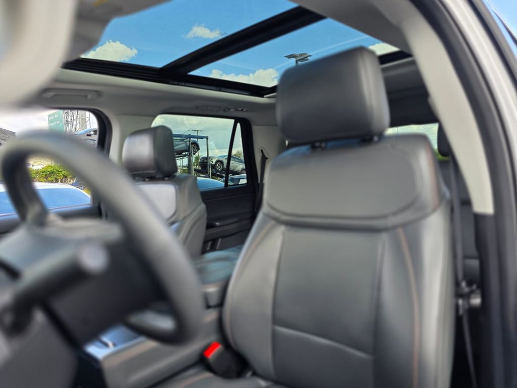 Used 2025 Ford Expedition Active AWD/4WD image 18