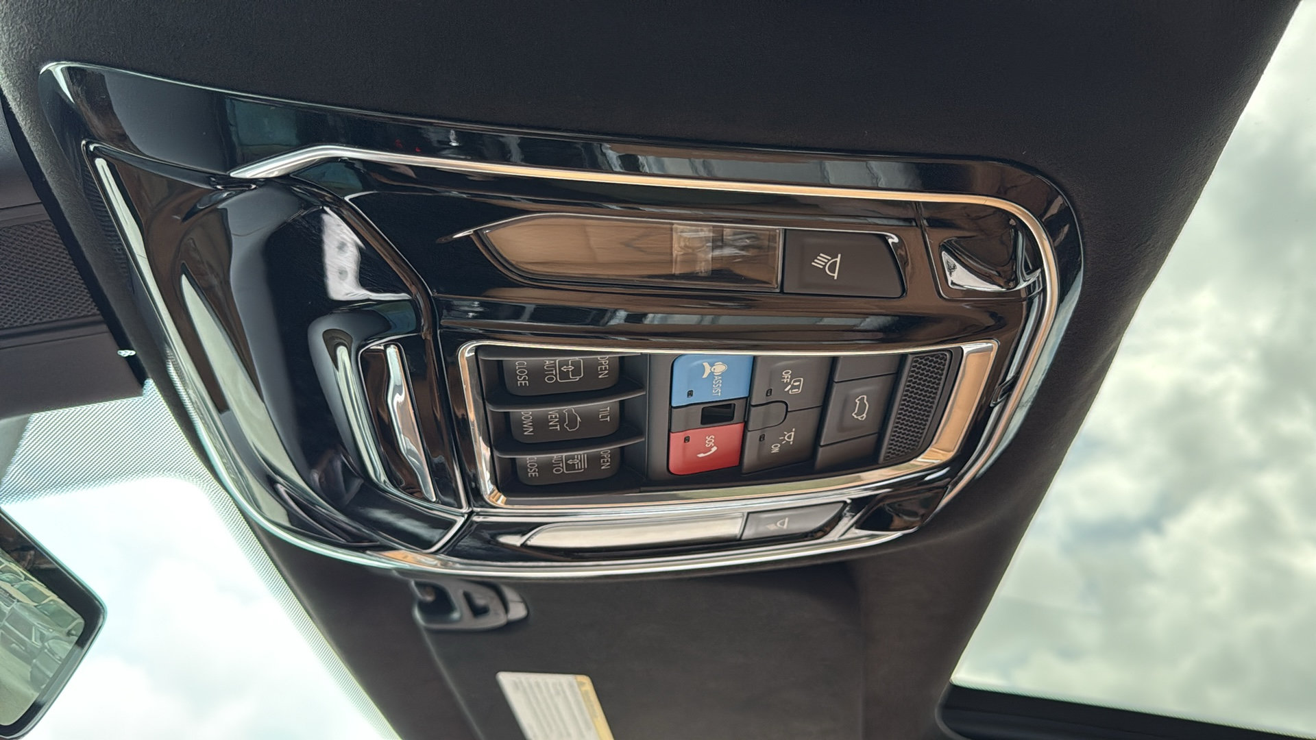 Used 2023 Jeep Grand Wagoneer Series III AWD/4WD image 26