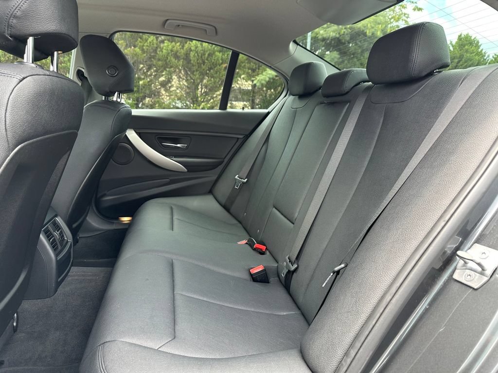 Used 2018 BMW 320i Sedan RWD image 19