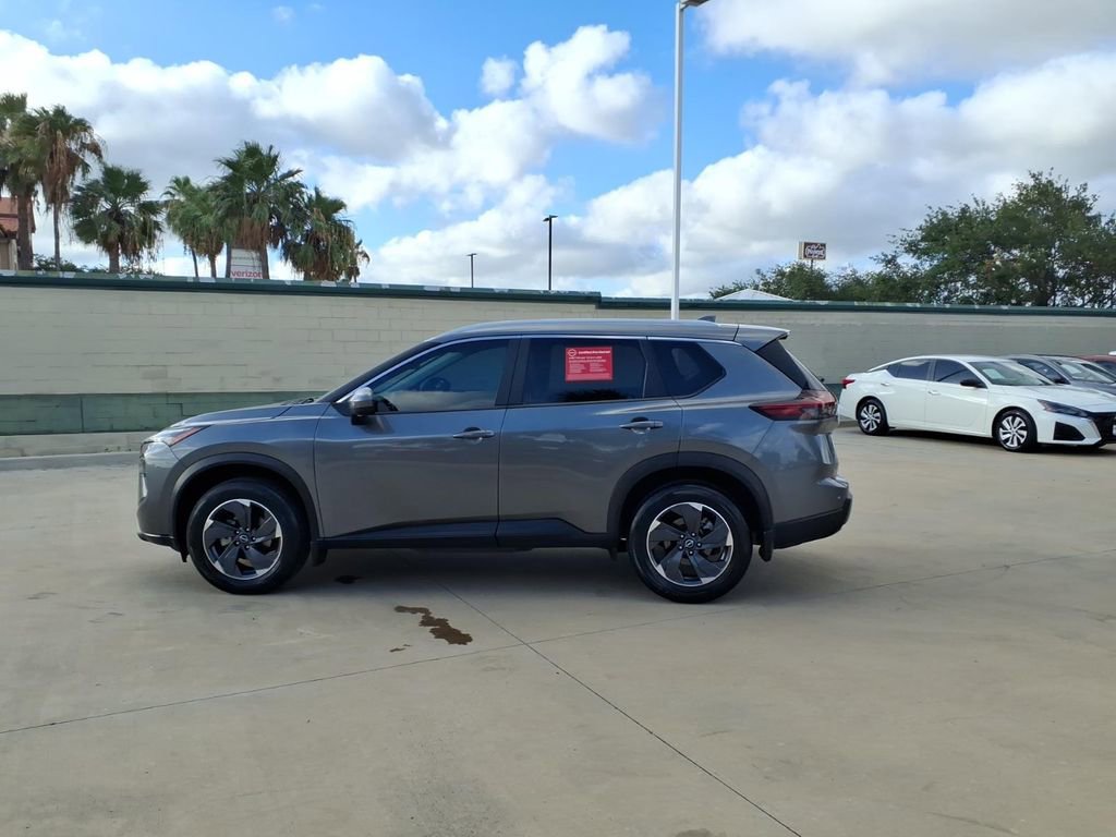 Used 2024 Nissan Rogue SV w/ SV Premium Package FWD image 3