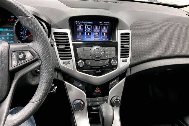 Used 2015 Chevrolet Cruze LT FWD image 4