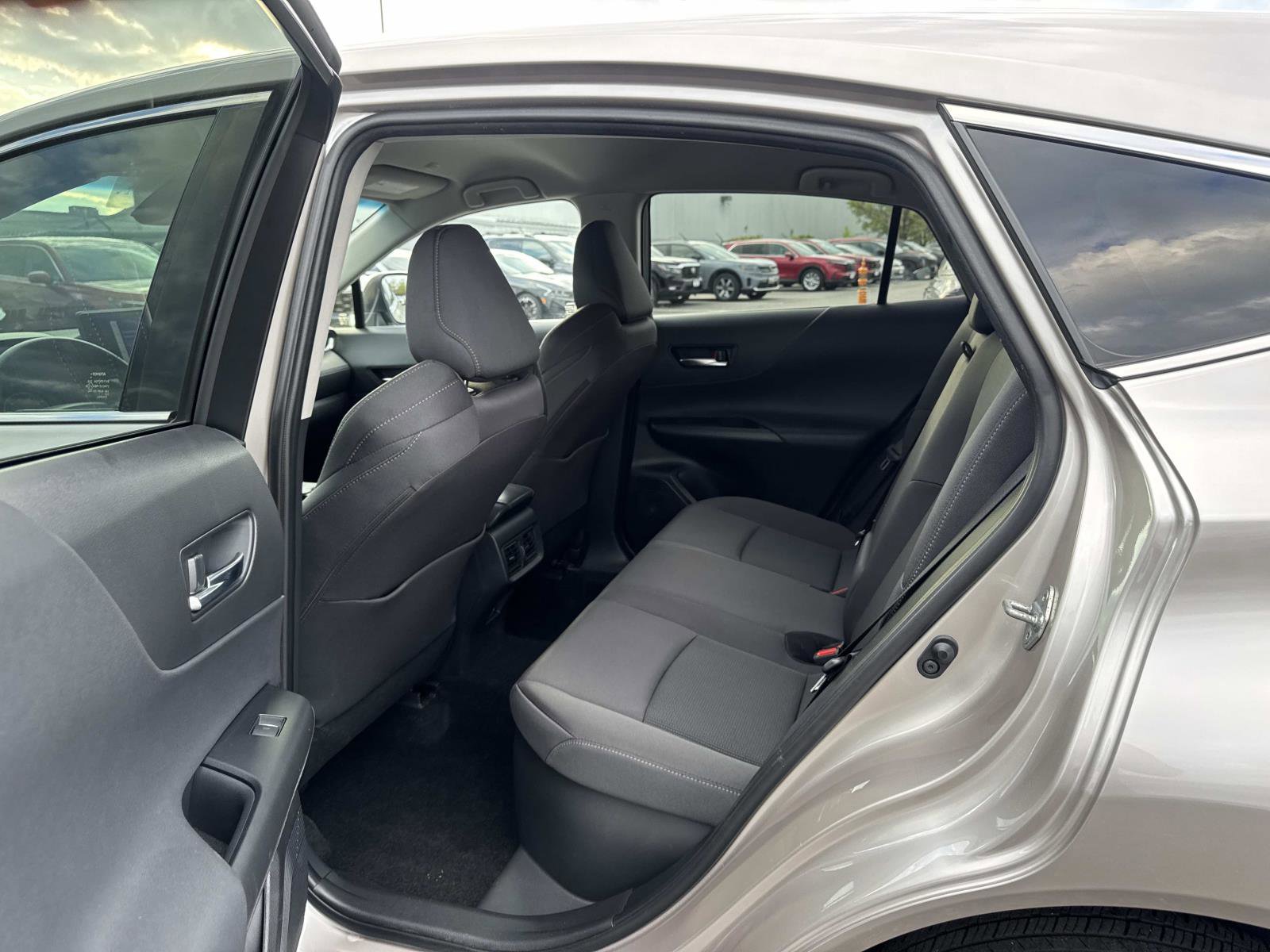Used 2024 Toyota Venza LE image 20