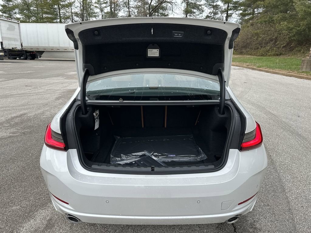 Used 2025 BMW 330i xDrive Sedan w/ M Sport Package image 33