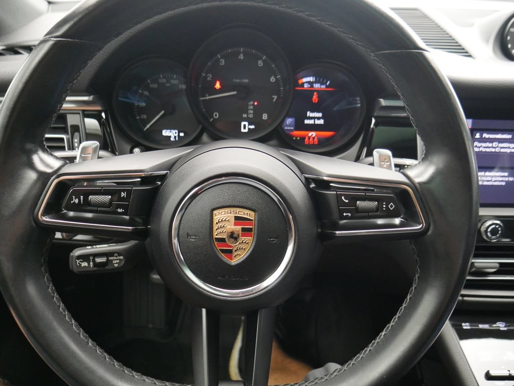 Certified 2023 Porsche Macan AWD/4WD image 31
