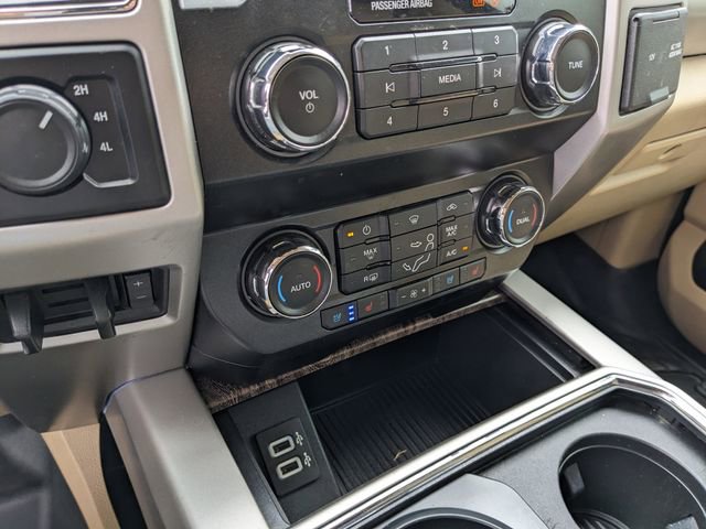 Used 2019 Ford F250 Lariat w/ Chrome Package image 24