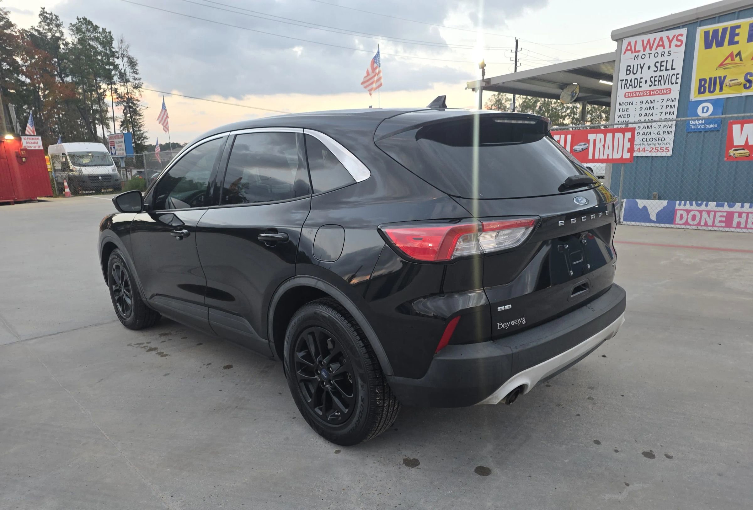 Used 2020 Ford Escape SE image 12