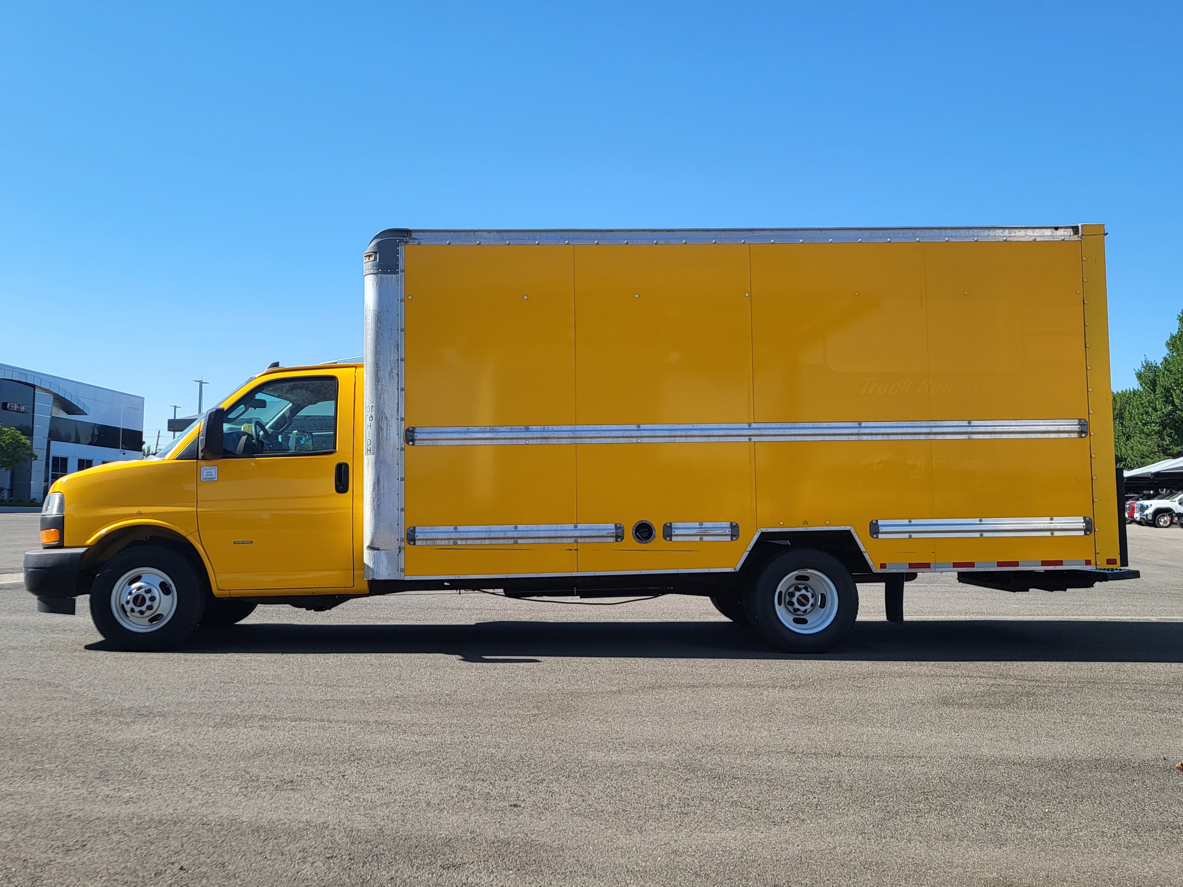 Used 2021 GMC Savana 3500 Extended w/ Power Convenience Package RWD image 4