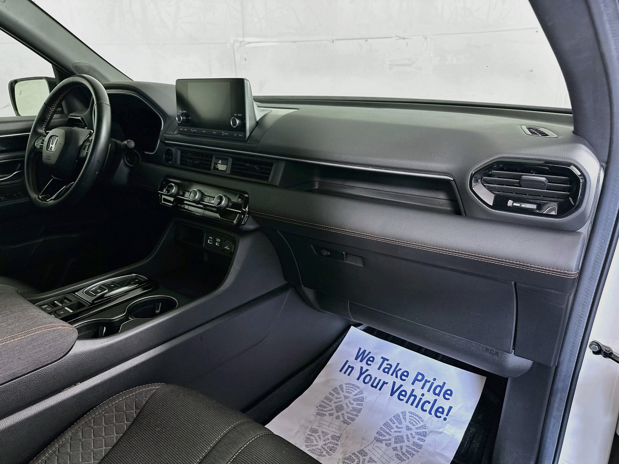 Used 2025 Honda Pilot Sport image 27