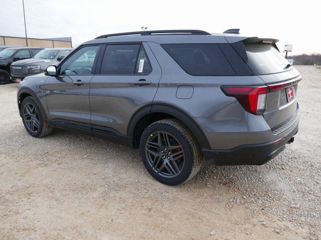 New 2026 Ford Explorer ST-Line w/ ST-Line Street Pack image 6