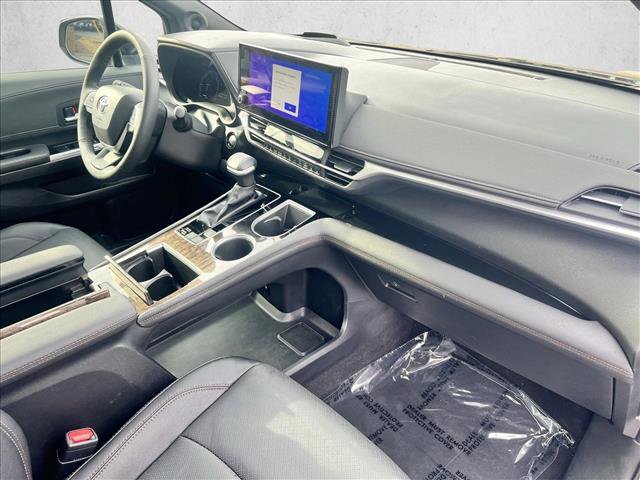 Used 2025 Toyota Sienna Platinum image 24