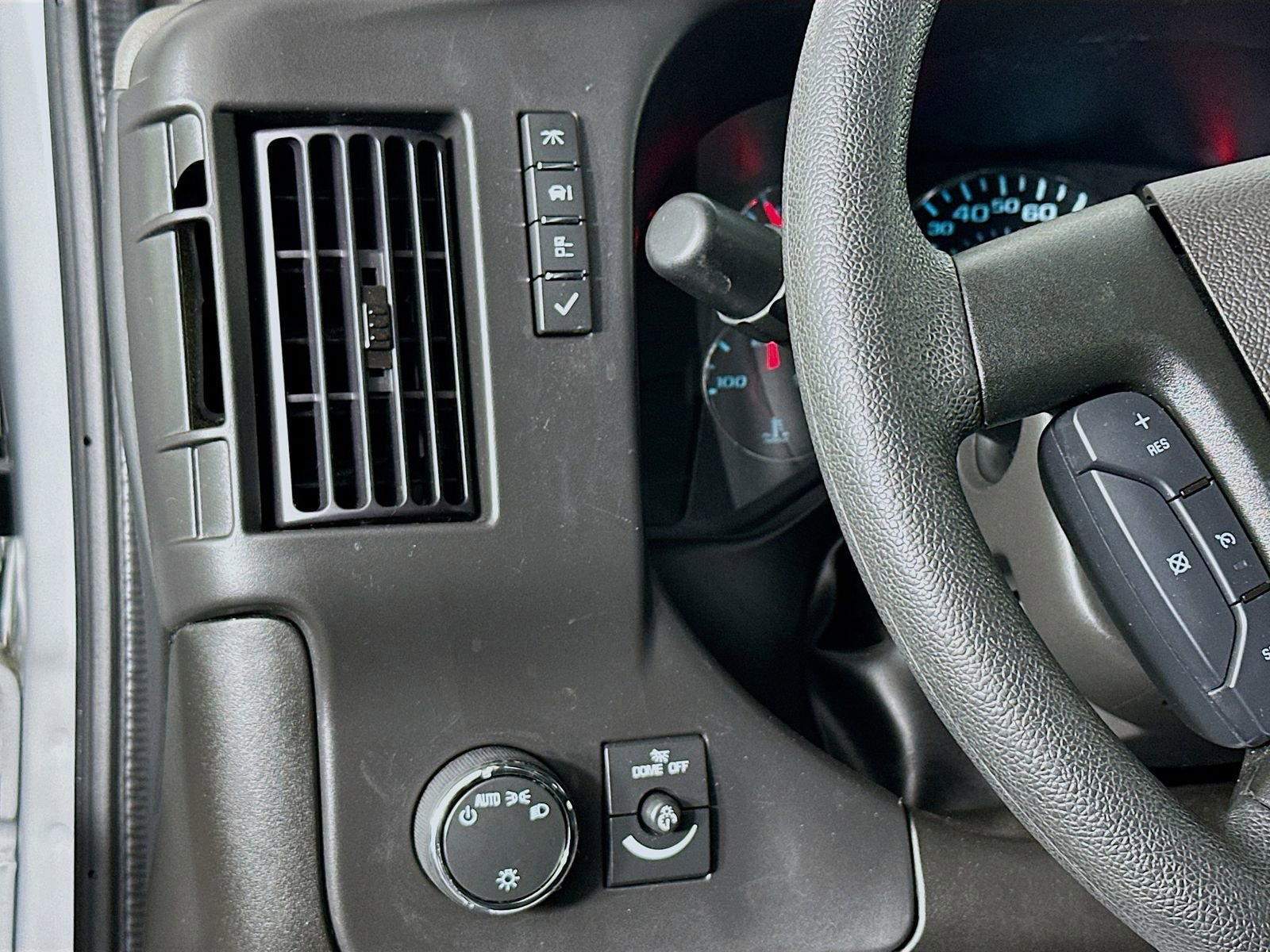 Used 2024 GMC Savana 2500 w/ Driver Convenience Package image 10