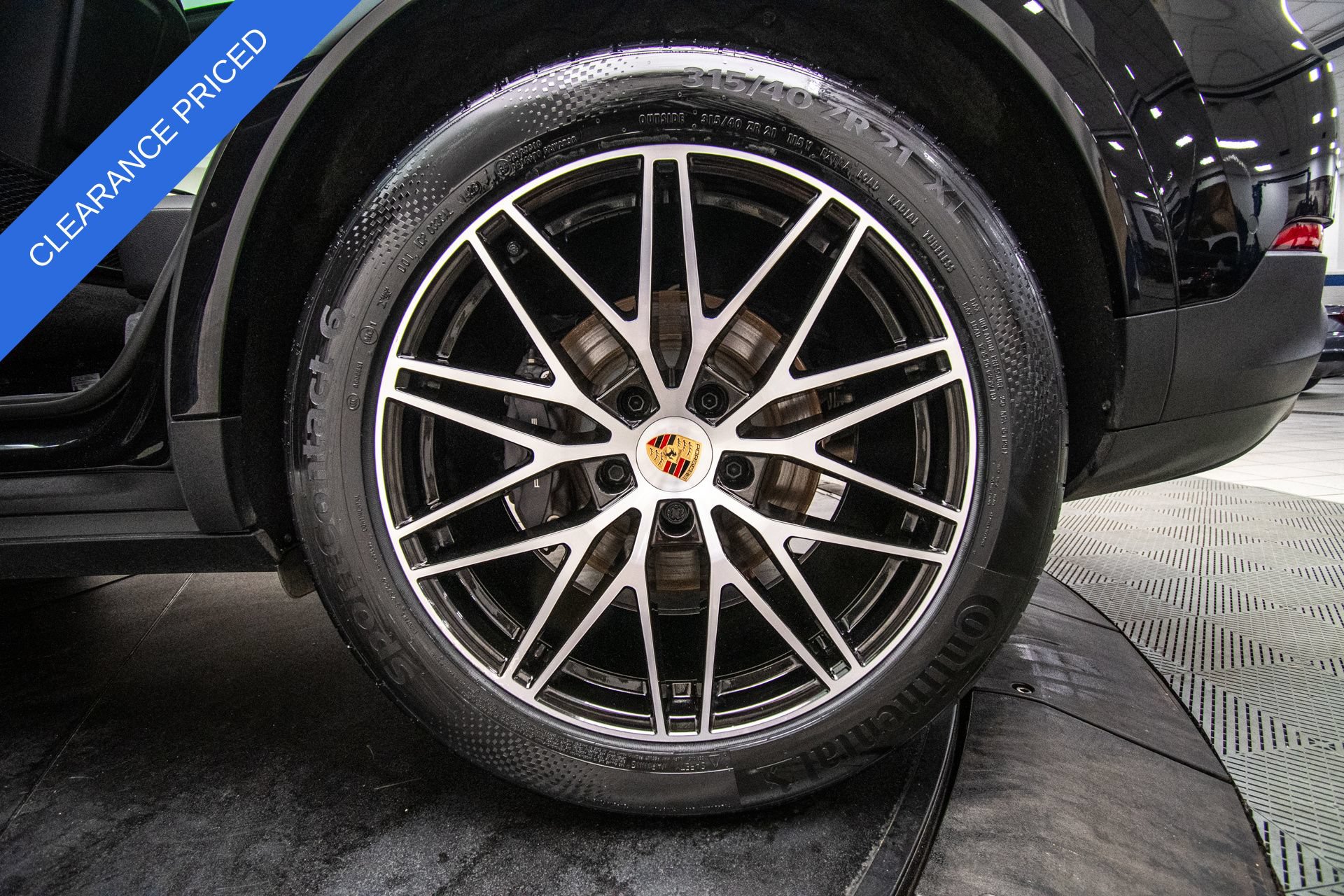 Used 2025 Porsche Cayenne AWD/4WD image 30