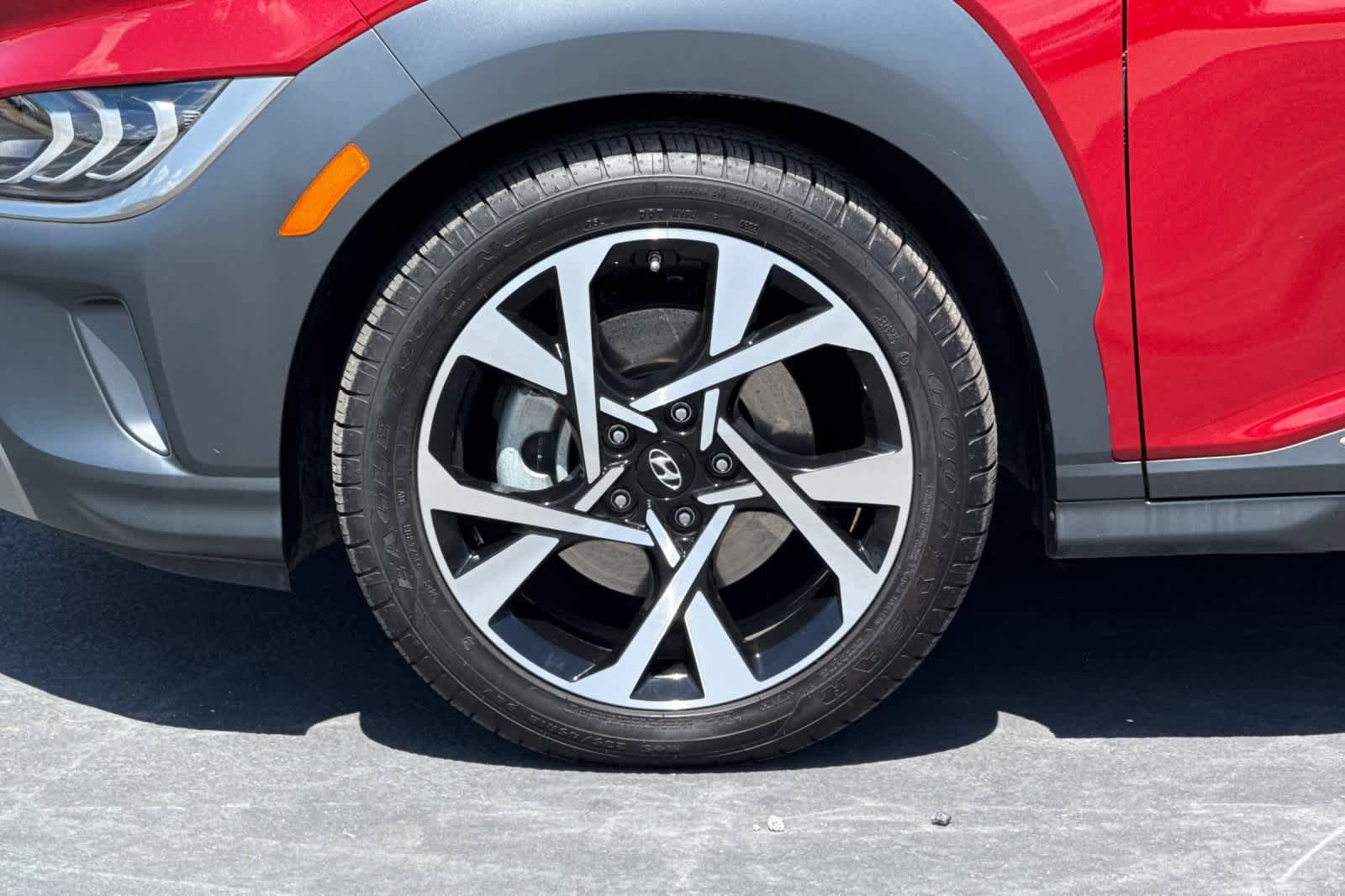 Used 2023 Hyundai Kona Limited w/ Cargo Package AWD/4WD image 32