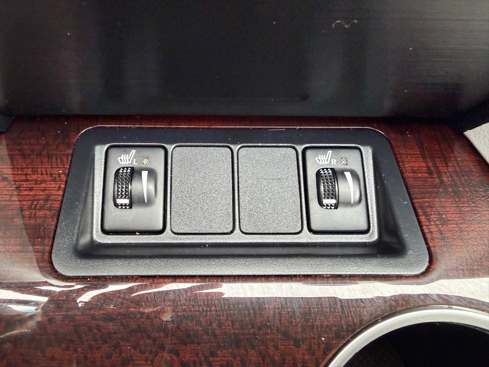 Used 2013 Toyota Camry XLE w/ Leather Pkg image 28