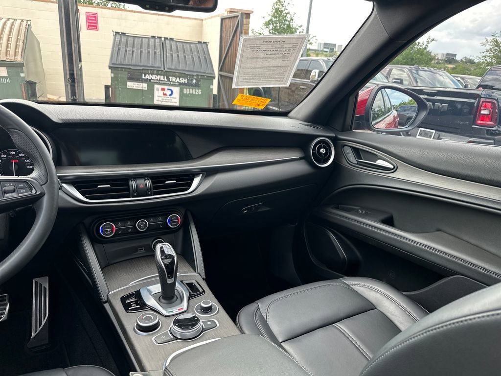 Used 2023 Alfa Romeo Stelvio Ti AWD/4WD image 23