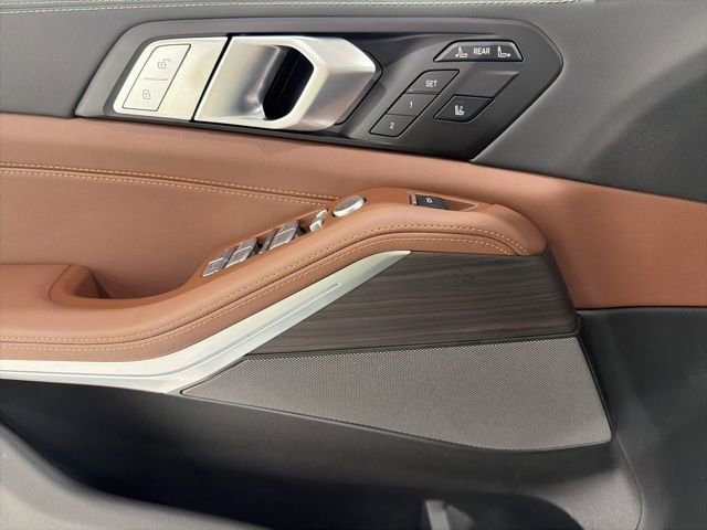 Used 2026 BMW X7 xDrive40i w/ Premium Package image 11