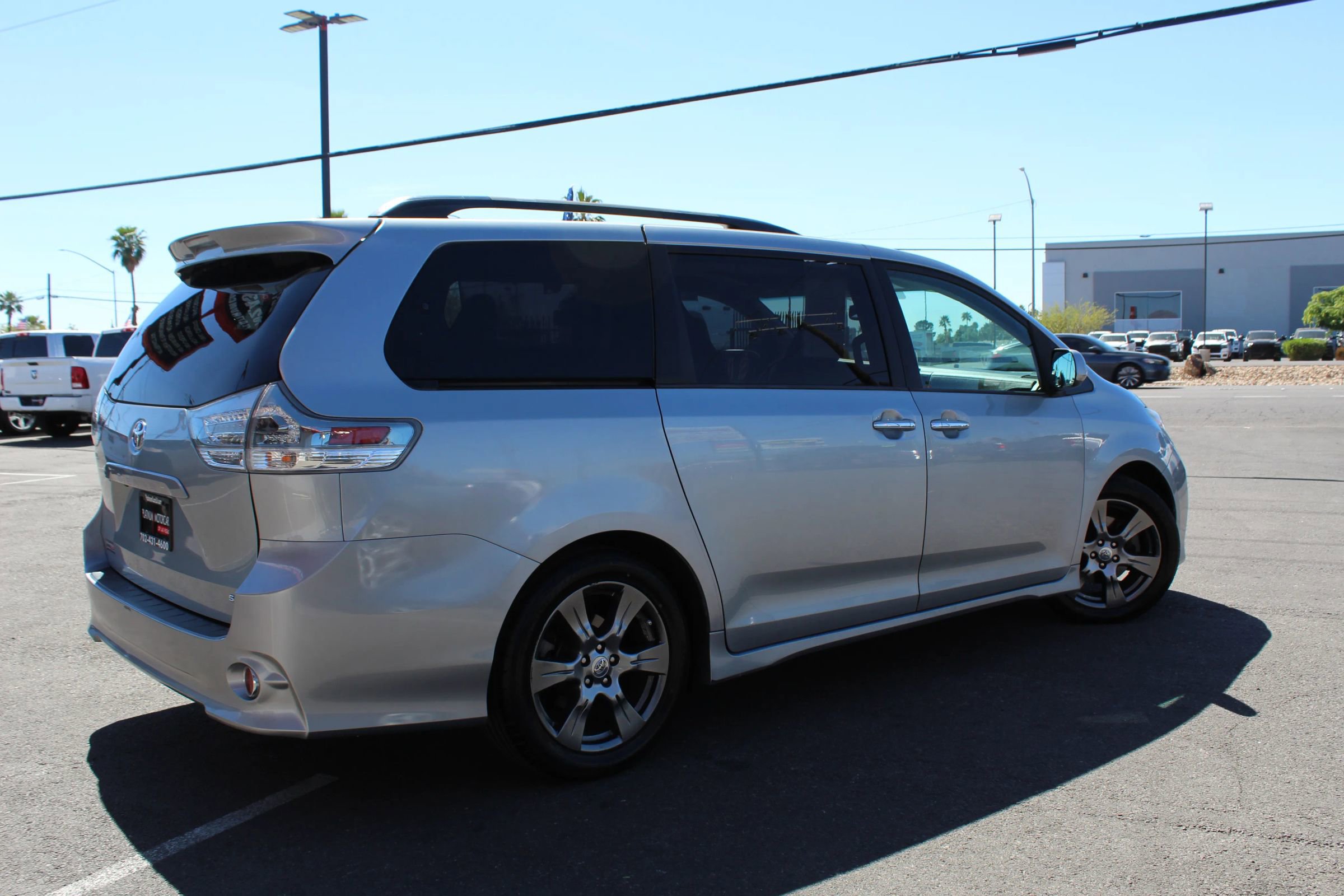 Used 2017 Toyota Sienna SE w/ SE Preferred Package FWD image 4