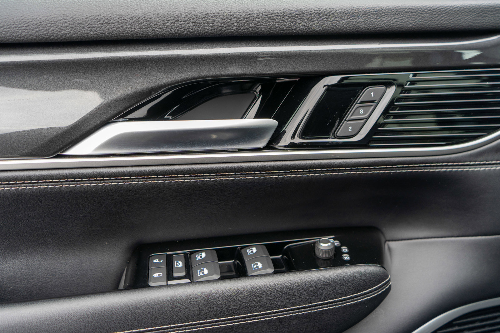 Used 2022 Jeep Wagoneer Series I w/ Convenience Group I AWD/4WD image 15